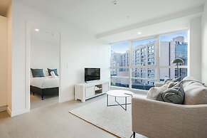 Modern Bright Central Apartment