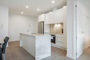 Modern Bright Central Apartment