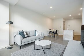 Modern Bright Central Apartment