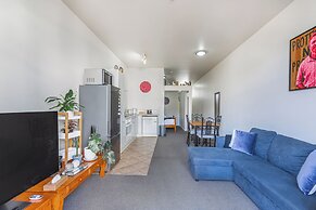 1Br Haven W/ Balcony & Parking