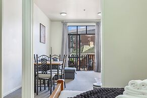 1Br Haven W/ Balcony & Parking