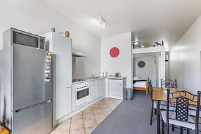 1Br Haven W/ Balcony & Parking