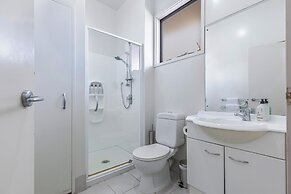 1Br Haven W/ Balcony & Parking