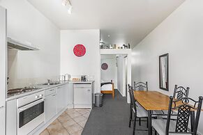 1Br Haven W/ Balcony & Parking