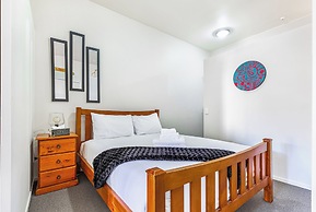 1Br Haven W/ Balcony & Parking