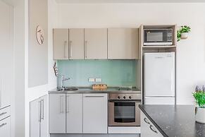 Modern Retreat In City Centre