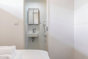 Modern Retreat In City Centre