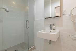 Modern Retreat In City Centre