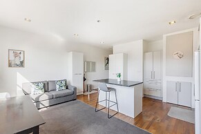 Modern Retreat In City Centre