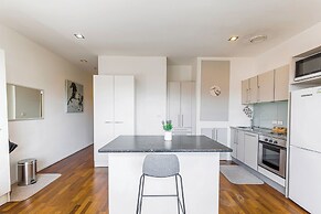 Modern Retreat In City Centre