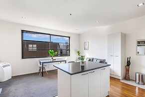 Modern Retreat In City Centre
