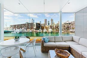Beautiful Harbour View Apartment