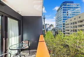 Sleek Central Apartment With A Private Balcony!