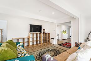 Spacious, Freshly Renovated 3Br Ellerslie Unit!