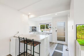 Spacious, Freshly Renovated 3Br Ellerslie Unit!