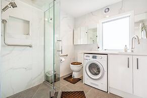 Spacious, Freshly Renovated 3Br Ellerslie Unit!