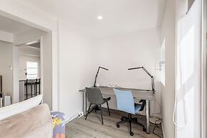 Spacious, Freshly Renovated 3Br Ellerslie Unit!