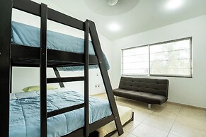 Spacious 5 Bedroom Oasis with Pool & BBQ