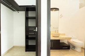 Spacious 5 Bedroom Oasis with Pool & BBQ