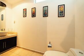 Spacious 5 Bedroom Oasis with Pool & BBQ