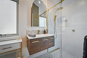 Blossoms on the Bay - 4 Bedrooms