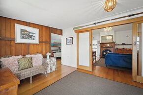 Blossoms on the Bay - 4 Bedrooms