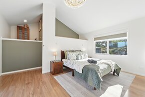 Blossoms on the Bay - 4 Bedrooms