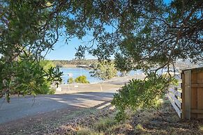 Blossoms on the Bay - 4 Bedrooms