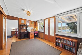 Blossoms on the Bay - 4 Bedrooms