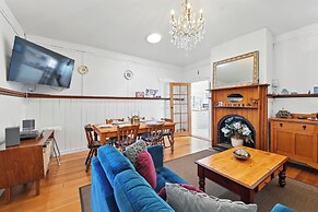 Blossoms on the Bay - 4 Bedrooms