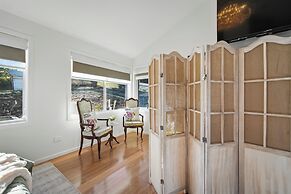 Blossoms on the Bay - 4 Bedrooms