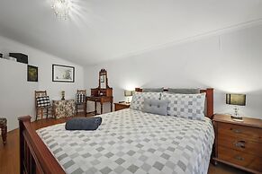 Blossoms on the Bay - 4 Bedrooms