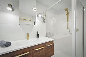 Blossoms on the Bay - 4 Bedrooms