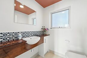 Blossoms on the Bay - 4 Bedrooms