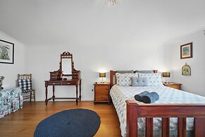 Blossoms on the Bay - 4 Bedrooms