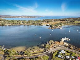 Blossoms on the Bay - 4 Bedrooms