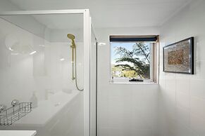 Blossoms on the Bay - 4 Bedrooms