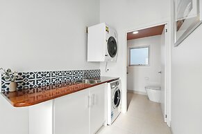 Blossoms on the Bay - 4 Bedrooms