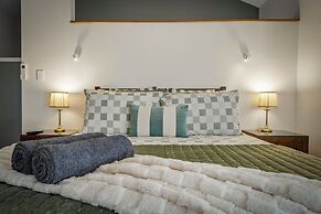 Blossoms on the Bay - 4 Bedrooms