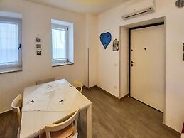 Raiamar Living Apartment