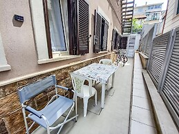 Raiamar Living Apartment