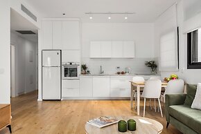 Sunny Chic in TLV Center by Sea N' Rent