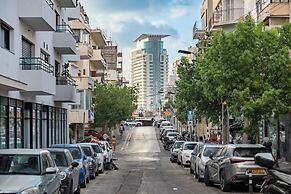 Sunny Chic in TLV Center by Sea N' Rent