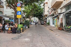 Sunny Chic in TLV Center by Sea N' Rent