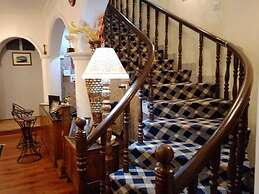 Heritage Rose Inn