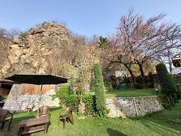 Heritage Rose Inn