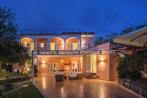 Villa Seaview With Private Garden And Pool