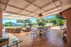 Villa Seaview With Private Garden And Pool