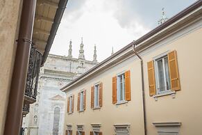 Viav by Rent All Como