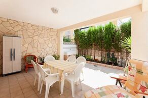 Llam Ntol in Oliva With 3 Bedrooms and 1 Bathrooms